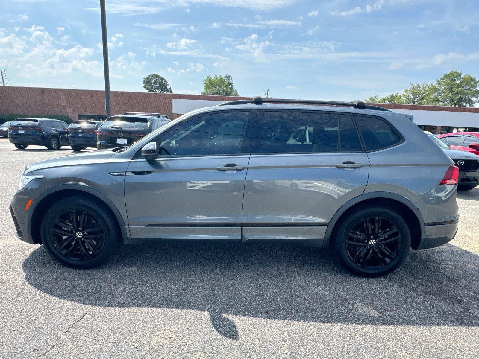 Used 2022 Volkswagen Tiguan SE R-Line AWD/4WD image 21