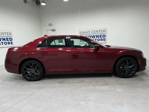 Used 2022 Chrysler 300 S image 9