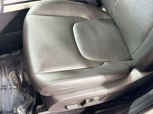 Used 2023 Kia Carnival EX FWD image 20