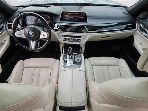 Used 2022 BMW 750i xDrive w/ M Sport Package image 19
