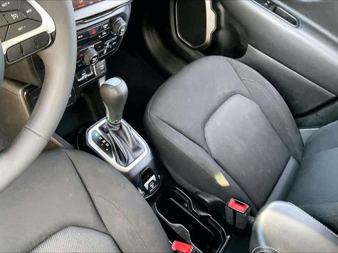 Used 2023 Jeep Renegade Latitude AWD/4WD image 16