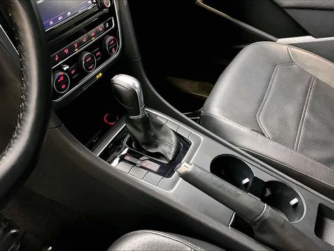 Used 2018 Volkswagen Passat 2.0T R-Line image 17