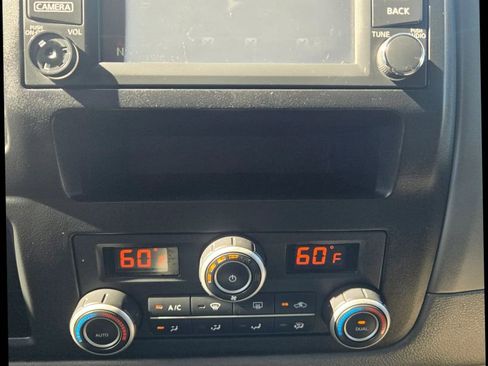 Used 2017 Nissan NV 3500 SL image 18