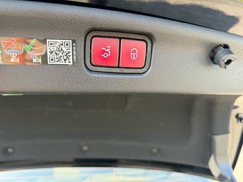 Used 2022 Mercedes-Benz C 300 Sedan w/ Exclusive Trim Package image 14