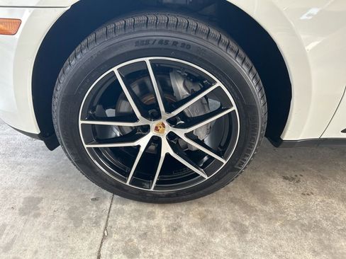 Used 2022 Porsche Macan image 14