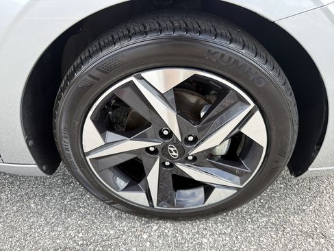 Used 2023 Hyundai Elantra SEL w/ Convenience Package FWD image 13