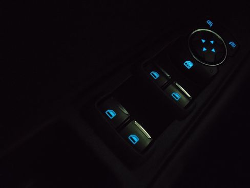 Used 2018 Ford Edge SE image 27