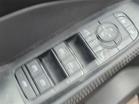 Certified 2025 Nissan Rogue SV image 29