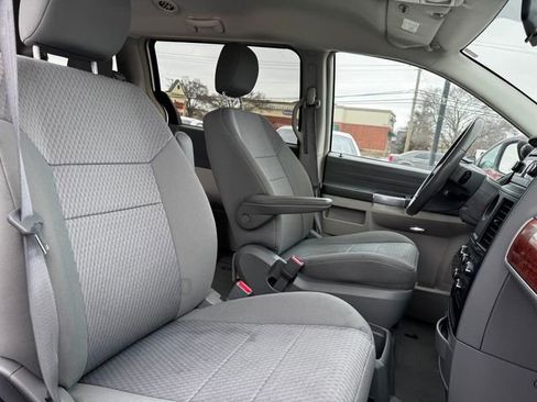 Used 2008 Chrysler Town & Country Touring w/ Flexible Seating Group image 21
