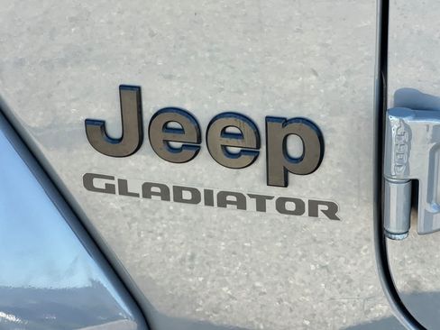 Used 2022 Jeep Gladiator Sport AWD/4WD image 31