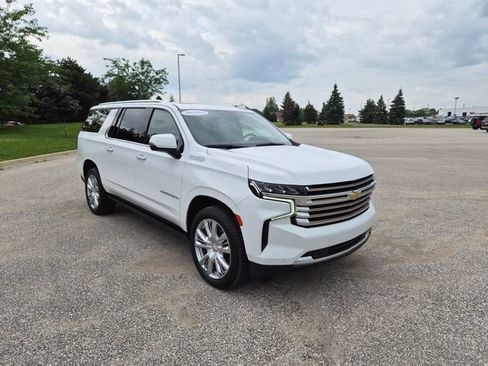 Used 2021 Chevrolet Suburban High Country w/ Premium Package AWD/4WD image 3