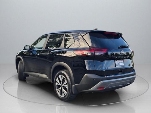 Used 2023 Nissan Rogue SV image 5
