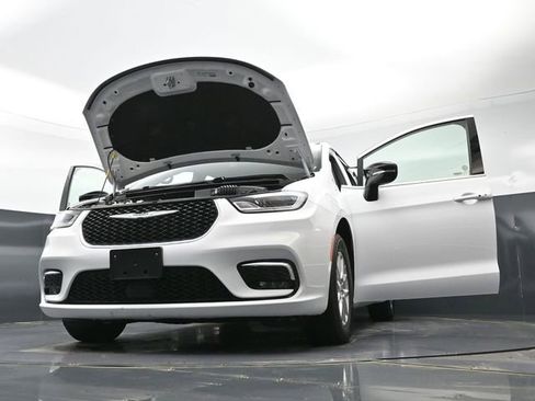 Used 2025 Chrysler Pacifica Select FWD image 55