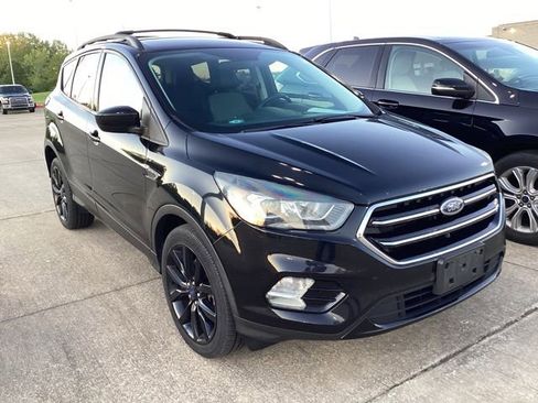 Used 2017 Ford Escape SE w/ SE Sport Appearance Package AWD/4WD image 9