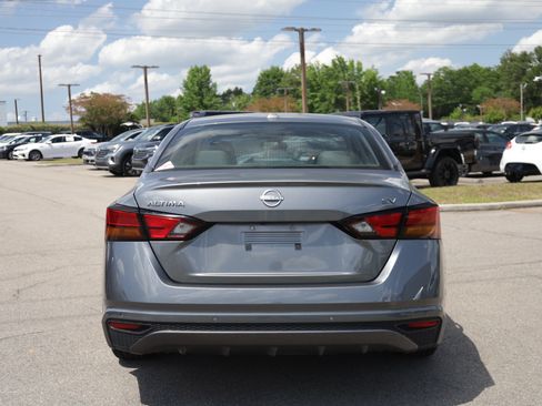 Used 2023 Nissan Altima 2.5 SV FWD image 4