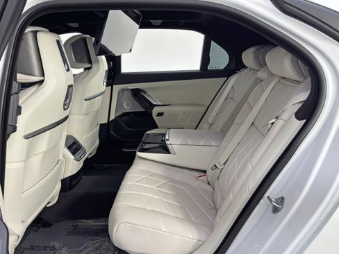 Used 2023 BMW i7 xDrive60 w/ Executive Package 2 image 56