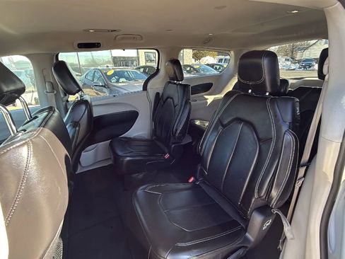 Used 2020 Chrysler Voyager Lxi image 20