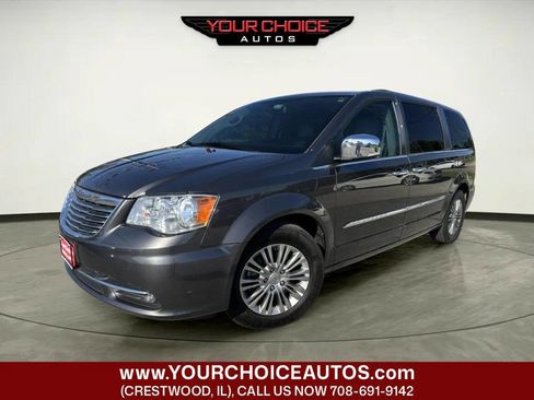 Used 2016 Chrysler Town & Country Touring-L FWD image 1
