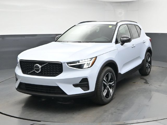 New 2026 Volvo XC40 B4 Core w/ Protection Package Premier FWD image 3