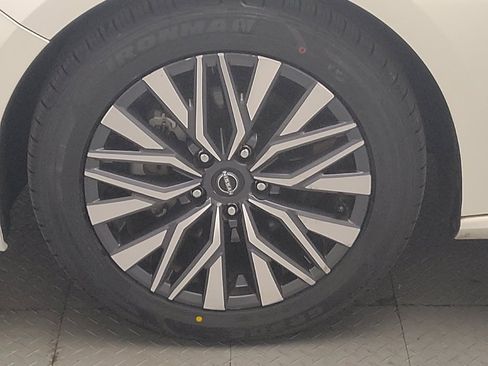 Used 2023 Nissan Altima 2.5 SV w/ SV Premium Package FWD image 31