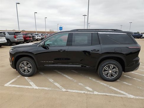 New 2026 Chevrolet Traverse LT w/ Driver Confidence Package image 2