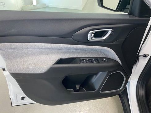 New 2025 Jeep Compass Sport image 10