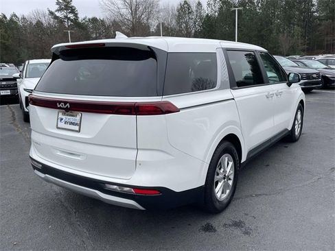 Used 2023 Kia Carnival LX image 7