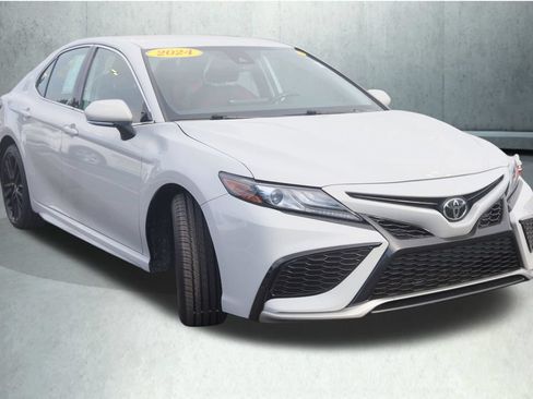 Used 2024 Toyota Camry XSE FWD image 7