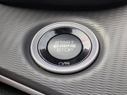 New 2025 Jeep Grand Cherokee L Laredo image 25