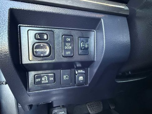 Used 2018 Toyota Tundra SR5 image 17