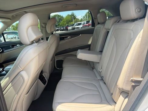 Used 2019 Lincoln Nautilus Reserve FWD image 17