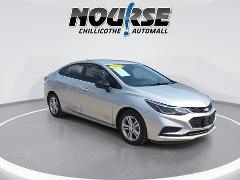 Used 2018 Chevrolet Cruze LT w/ Convenience Package FWD image 2