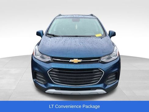 Used 2020 Chevrolet Trax LT w/ LT Convenience Package FWD image 2