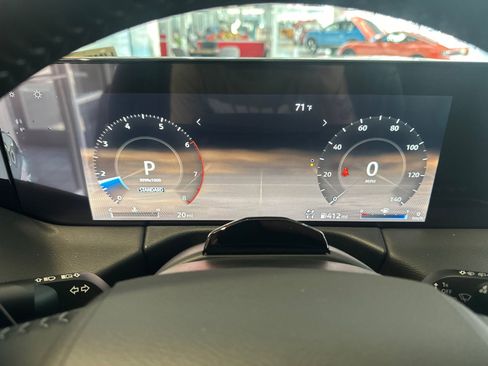 New 2025 Nissan Armada SL w/ Captain's Chari Seat Package image 22