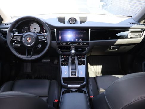 Certified 2024 Porsche Macan S AWD/4WD image 23