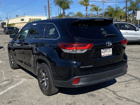 Used 2018 Toyota Highlander LE w/ Carpet Mat Package (TMS) image 10