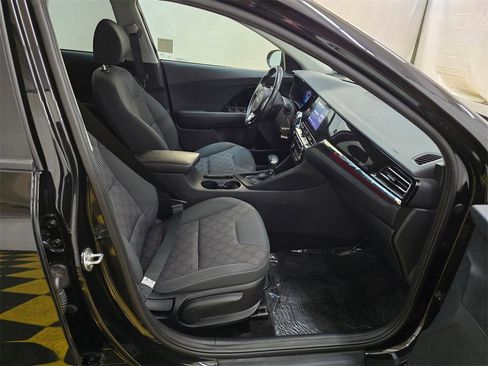 Used 2022 Kia Niro LXS w/ Digital Cluster Package image 11