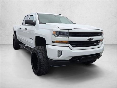 Used 2018 Chevrolet Silverado 1500 LT image 3