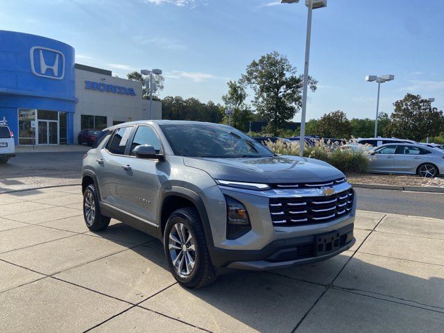 Used 2026 Chevrolet Equinox LT AWD/4WD image 2