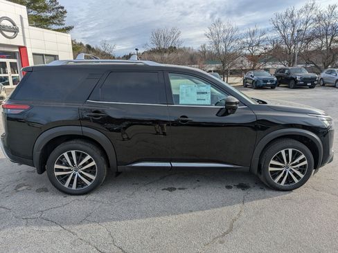 New 2025 Nissan Pathfinder Platinum w/ Cargo Package image 8