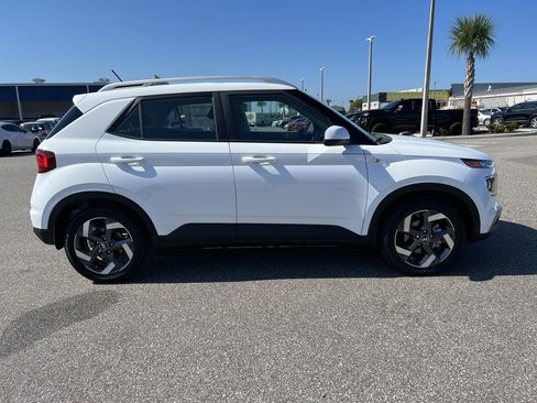 New 2025 Hyundai Venue SEL image 3