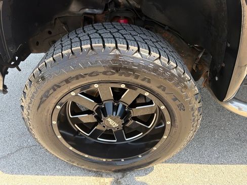 Used 2007 GMC Sierra 2500 SLE w/ Skid Plate Package AWD/4WD image 9