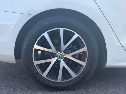 Used 2017 Volkswagen Jetta SE image 15