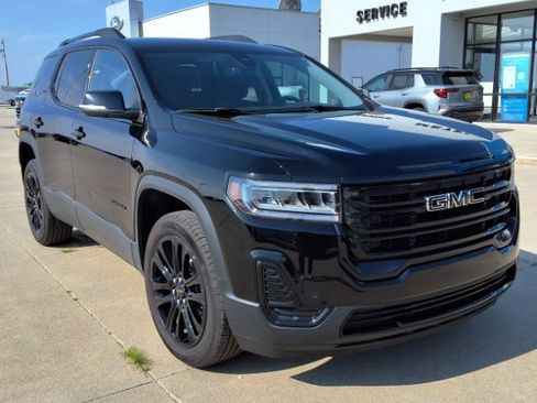 Used 2023 GMC Acadia SLE w/ Driver Convenience Package image 2