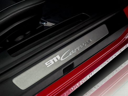 Used 2025 Porsche 911 Carrera image 30