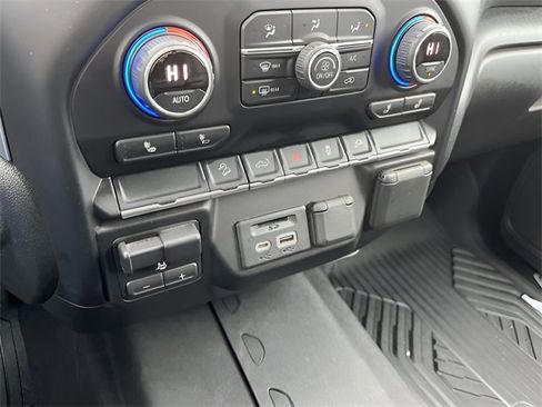 Used 2020 Chevrolet Silverado 2500 LTZ image 22