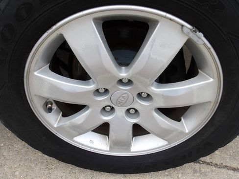 Used 2011 Kia Sorento LX image 26