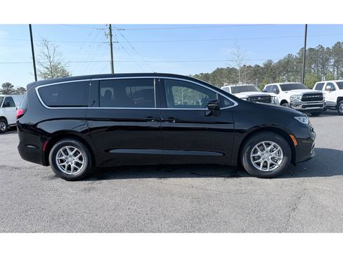 New 2026 Chrysler Pacifica Select image 4