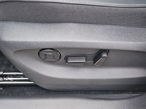 Certified 2026 Volkswagen Tiguan SE AWD/4WD image 15