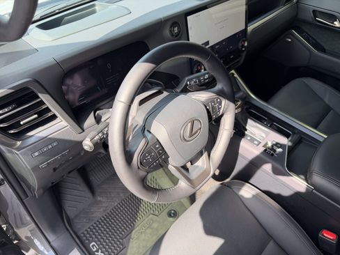 Used 2024 Lexus GX 550 AWD/4WD image 4